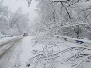 Որոշ ավտոճանապարհների ձյուն է տեղում